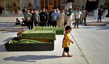 Les familles enterrent leurs proches après l’explosion meurtrière de Bagdad