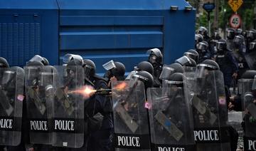 La police tire des balles en caoutchouc contre des manifestants à Bangkok