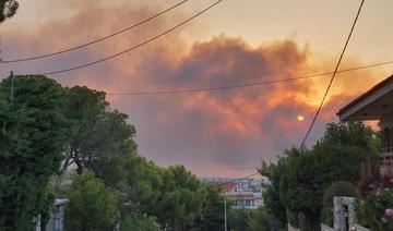 Incendies en Grèce: les pompiers espèrent maîtriser un feu important près d'Athènes