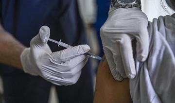 Une femme se fait vacciner contre la Covid-19 au centre de santé d'Elafonissos, le 23 avril 2021 (Photo, AFP)