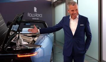 Le directeur exécutif de la marque, Torsten Müller-Ötvös, s'exprime devant la Rolls Royce Boat Tail exposée au siège de la société à Goodwood, en Angleterre, le 27 mai 2021 (Photo, AFP)
