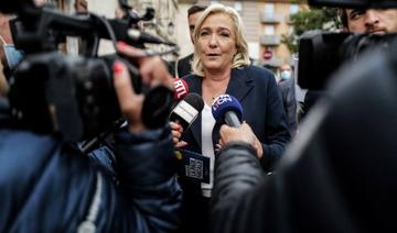 La leader du Rassemblement national (RN) d'extrême droite et candidate à l'élection présidentielle Marine Le Pen  répond aux questions des journalistes lors d'une visite de campagne à La Tour Du Pin, le 21 septembre 2021 (Photo, AFP) 