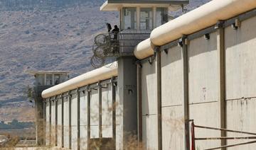 Un gardien dans une tour d'observation de la prison de Gilboa d'où six prisonniers palestiniens se sont évadés, dans le nord d'Israël, le 9 septembre 2021 (Reuters) 