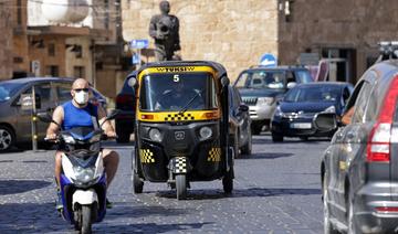 Bus privé, tuk-tuk ou vélo! Les Libanais s'adaptent à la crise
