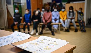 Rentrée scolaire sous tension en France, qui veut adopter un pass vaccinal