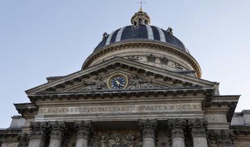Carte d'identité bilingue: l'Académie française prête à aller devant la justice 			 