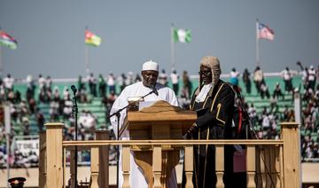 Gambie: le président Barrow prête serment pour un second mandat