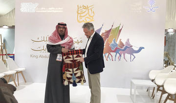 L’ambassadeur de l’Union européenne en Arabie saoudite visite le Festival des chameaux du roi Abdelaziz