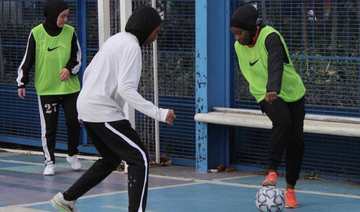 Des footballeuses musulmanes contestent l'interdiction française du hijab pendant les matchs 