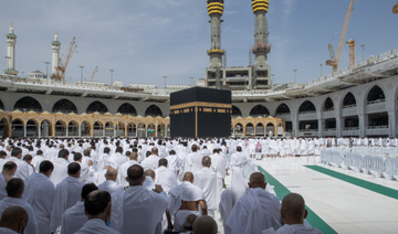 Les fidèles prient côte à côte dans les Deux Saintes Mosquées après la levée des mesures de précaution liées à la Covid-19 