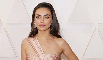 Mila Kunis prononce un discours émouvant aux Oscars, vêtue d’une robe Zuhair Murad