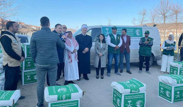 Un centre saoudien d’aide humanitaire distribue des paniers de nourriture au Kosovo