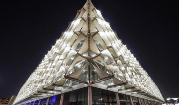 Exposition de diadèmes à la bibliothèque nationale du roi Fahd à Riyad 