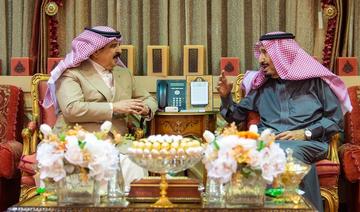 Le roi de Bahreïn accueilli par le roi Salmane lors d'une visite en Arabie saoudite