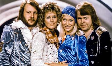 Avatars et paillettes: les fans conquis par le spectacle d'ABBA à Londres