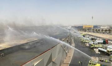 Des flammes et de la fumée engloutissent un centre commercial saoudien