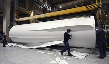Dans la dernière usine française de papier journal, l'avenir est au carton