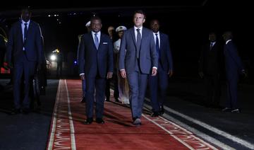 Macron est arrivé au Cameroun, première étape d'une tournée en Afrique
