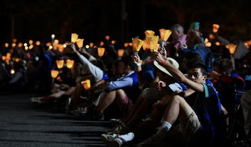 Lourdes: Des milliers de pèlerins participent à la procession aux flambeaux