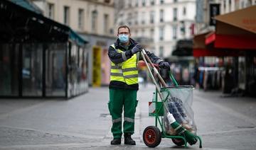 A Paris, Ludovic, éboueur star de TikTok, traque les déchets dans la Seine