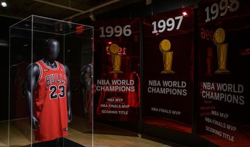 Un maillot du basketteur Michael Jordan vendu aux enchères pour 10,1 millions de dollars, un record