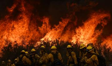 Un vaste incendie près de Los Angeles double de taille en 24 heures