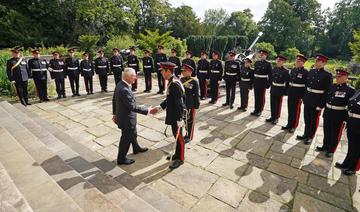 Charles III en Irlande du Nord, étape délicate de sa tournée de nouveau roi