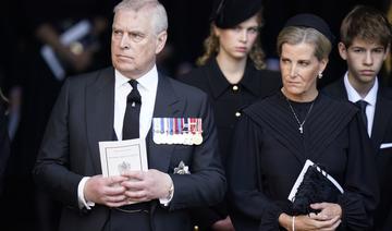 Le prince Andrew remercie sa mère Elizabeth II pour sa «confiance» malgré les scandales 
