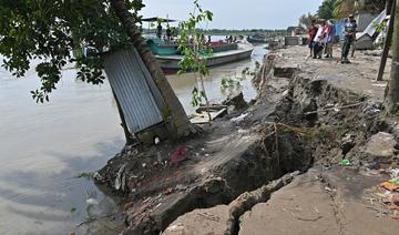 Au Bangladesh, les réfugiés climatiques fuient leurs villages emportés par les eaux