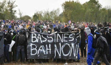France : Violents affrontements entre gendarmes et manifestants écologistes 