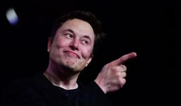 Elon Musk aux manettes de Twitter, une nouvelle ère s'ouvre, incertaine