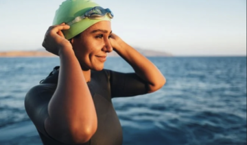 Une nageuse saoudienne établit un nouveau record du monde féminin pour la traversée de la mer Rouge