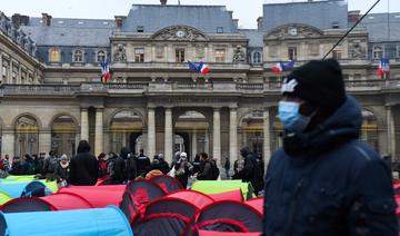 France: 200 migrants sans-abri, se disant mineurs, protestent en campant au coeur de Paris