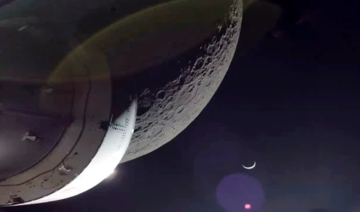 Après un survol très proche de la Lune, la capsule Orion entame son retour vers la Terre