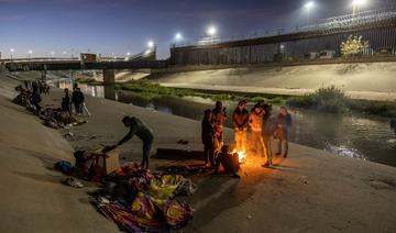 Des migrants dénoncent un nouveau mur de conteneurs à la frontière américano-mexicaine 