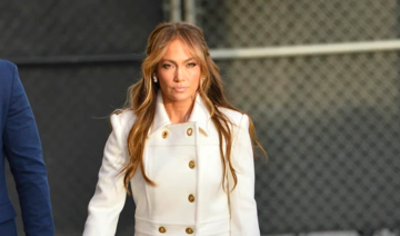 Au Jimmy Kimmel Live!, Jennifer Lopez porte les chaussures d’une créatrice libanaise