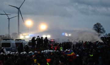 Allemagne: échauffourées au bord d'une vaste mine de charbon entre manifestants et police