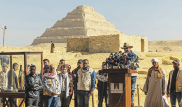 Tombes égyptiennes anciennes et objets découverts près des pyramides de Gizeh