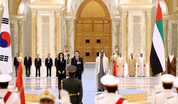Le président de la Corée du Sud est accueilli par une haie d'honneur à son arrivée aux Émirats arabes unis  