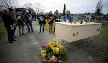 Enterrer dignement les morts de la rue: mission de «Goutte de vies» à Toulouse