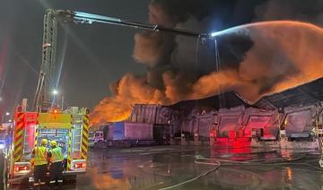 La protection civile saoudienne éteint un incendie spectaculaire à Dammam, aucun blessé signalé