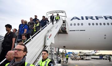 Atterrissage à Paris d'un avion français transportant 245 évacués du Soudan 