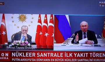 Turquie: Erdogan, souffrant, réapparaît en direct à la télévision