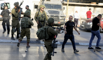 Les forces israéliennes effectuent des raids dans les villes et arrêtent des Palestiniens
