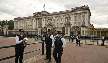 Arrestation d'un homme ayant lancé des munitions présumées dans le parc de Buckingham Palace