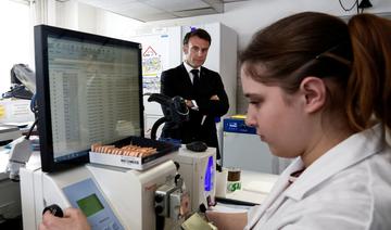 Macron présente un plan de relocalisation de la production de médicaments en France