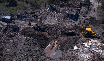 «Sous les débris»: des Ukrainiens sous le choc après une frappe sur un restaurant bondé