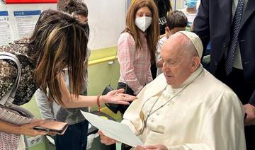 Le pape quittera l'hôpital vendredi, neuf jours après son opération 