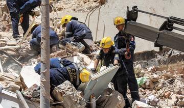 Des voitures détruites dans l'effondrement d'un immeuble de treize étages à Alexandrie