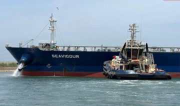 L'Égypte déploie trois remorqueurs pour transporter un pétrolier en panne dans le canal de Suez